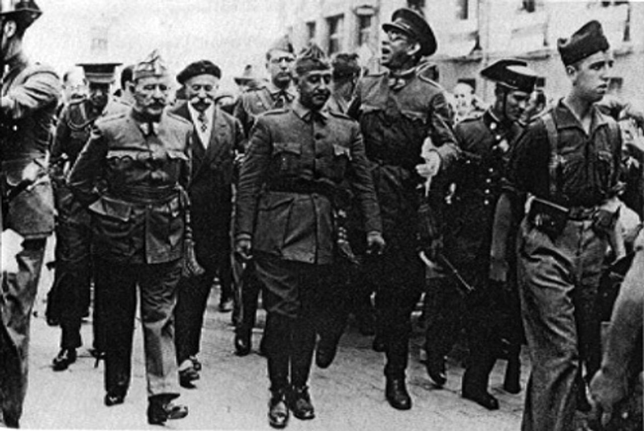 Francisco Franco, center